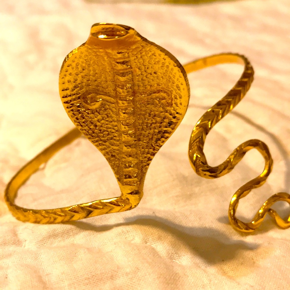 Cobra upper arm bracelet.